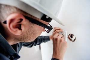 Barthlomeyczik Elektriker Foto by Pixabay Jarmoluk 1200x800px